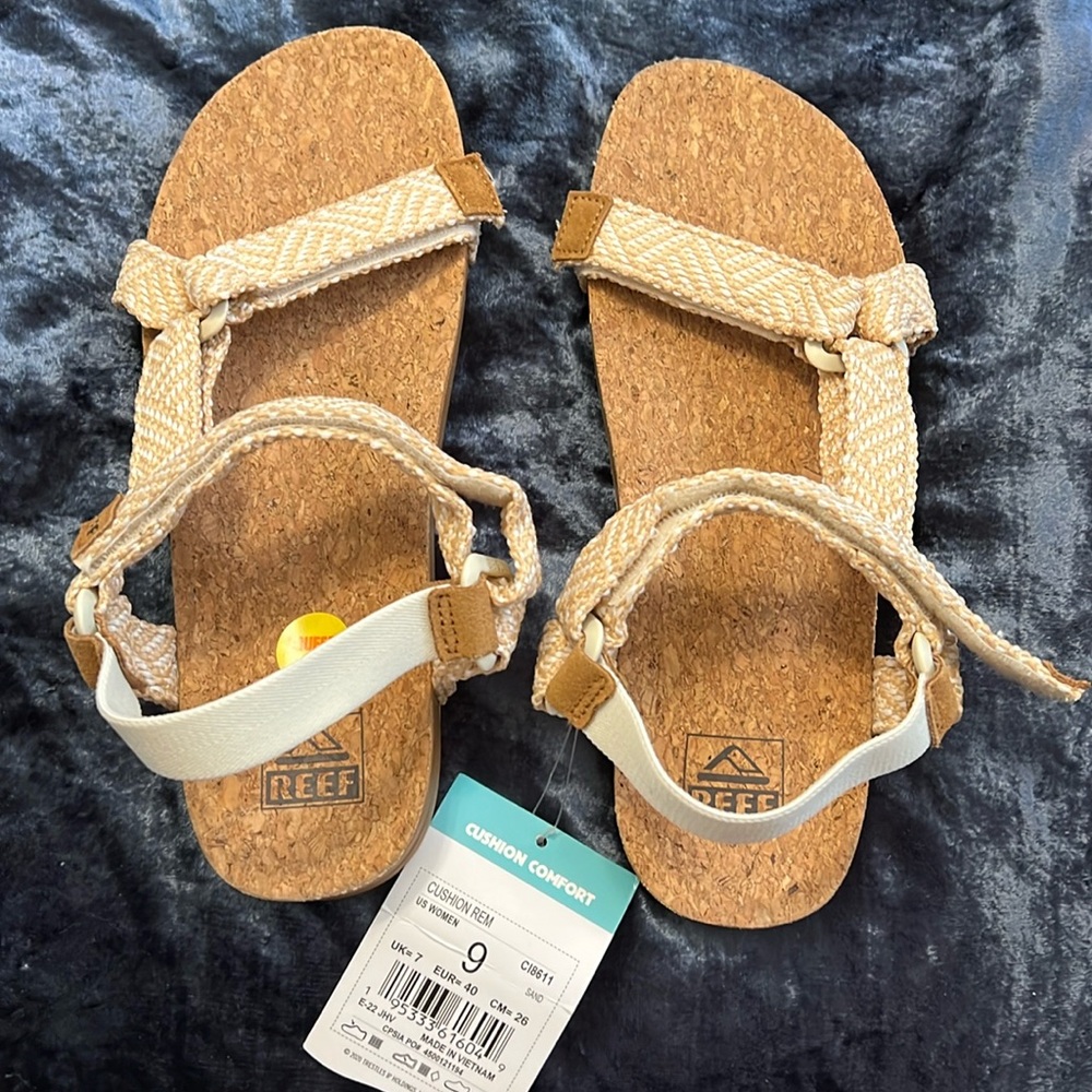 NWB Reef Cushion Rem Crochet Sandal Sz 9